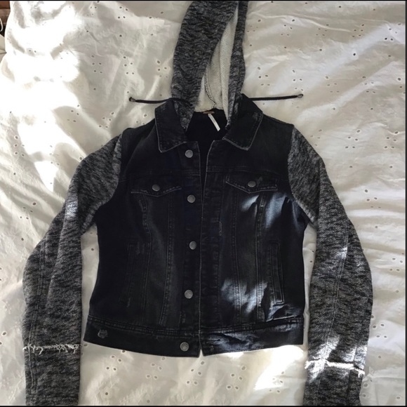 Free People Jackets & Blazers - Free People Small distressed black ⚫️ jean jacket with removable hood